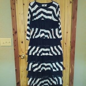 ON HOLD FOR CAROLYN Dainty jewells ruffled dress